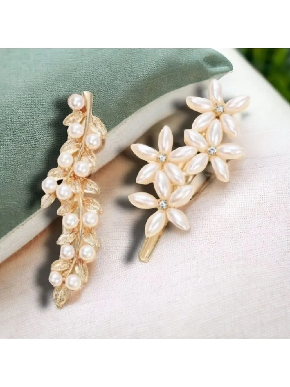 NWT 2 Pc Pearl and Crystal Hair Clip/ barette set